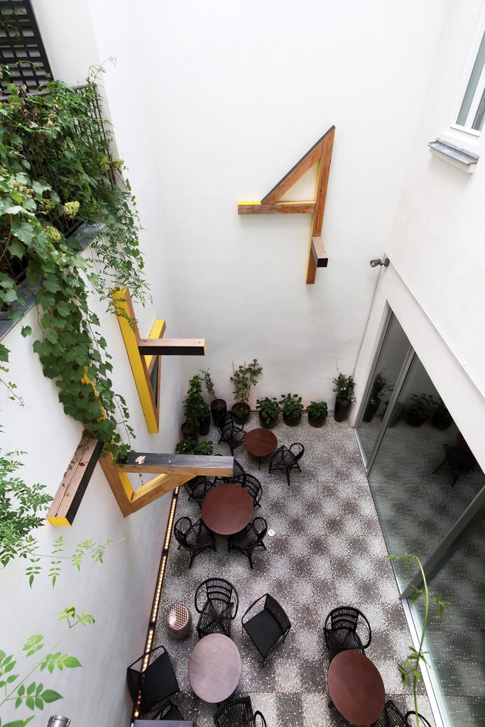 LES BAINS — photo 9
