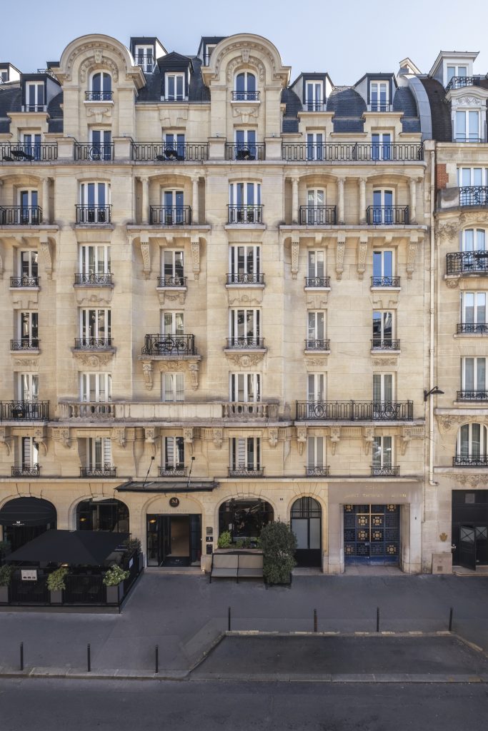 MONTALEMBERT — photo 1