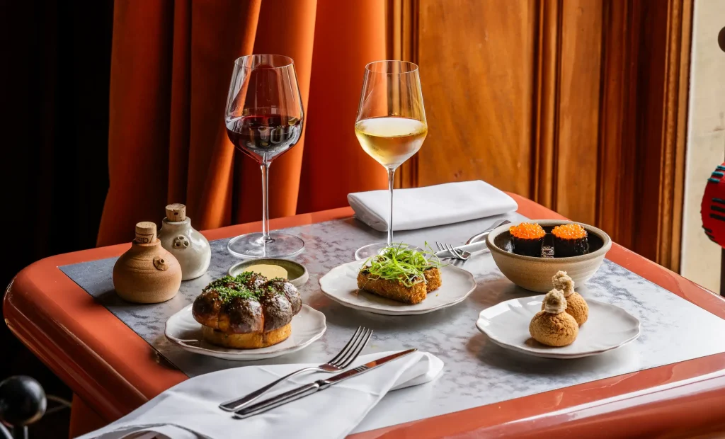RESTAURANT COWLEY MANOR